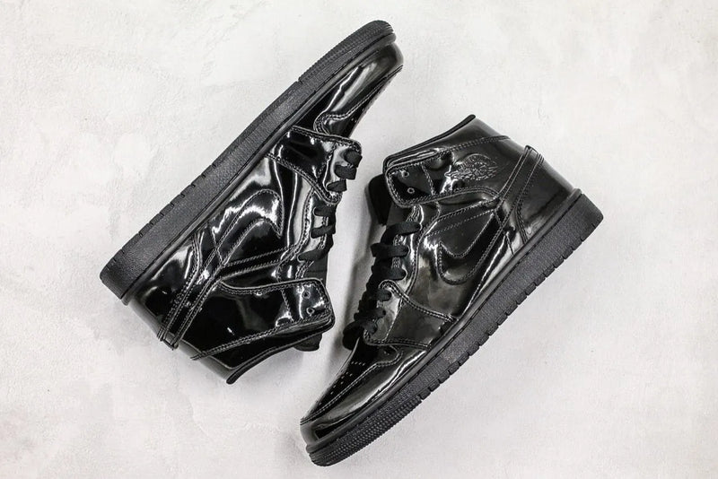 AIR JORDAN 1 MID SE TRIPLE BLACK PATENT WOMAN